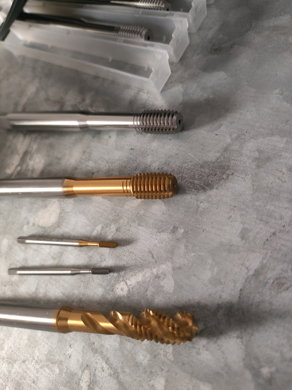 德标丝攻和日标丝攻在尺寸上有哪些区别？